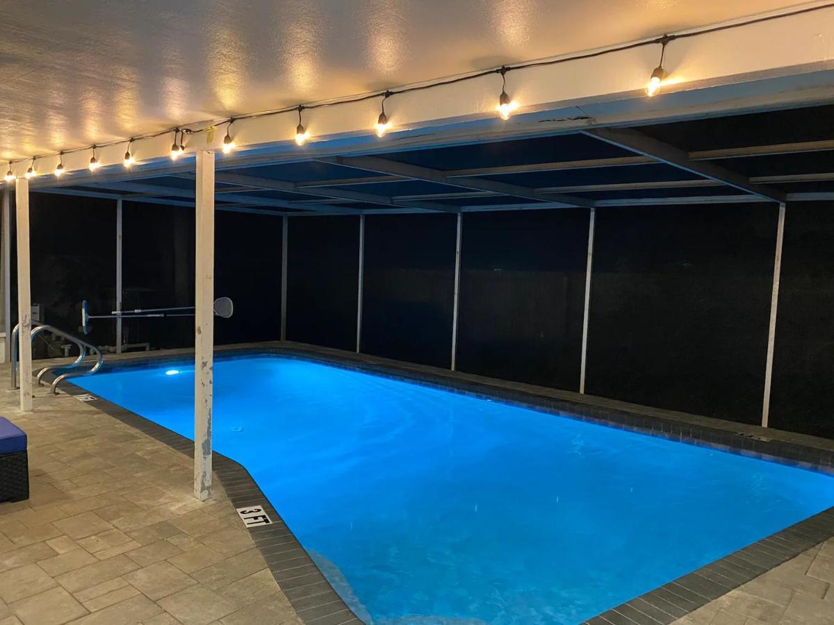 Spacious 5 Bedrooms 3 Bathrooms Family-Friendly Home With Heated Salt Pool Clearwater Eksteriør billede